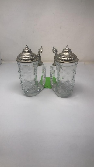 MATCHING PAIR OF VTG LIDDED CLEAR GLASS STEINS