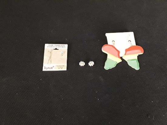 SET OF THREE COSTUME JEWELRY PIECES FOR EARS