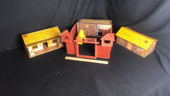 1950'S MARX FORT APACHE BUILDINGS AND FORT