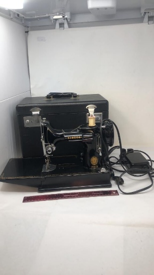 1957 SINGER FEATHERWEIGHT 221 SEWING MACHINE