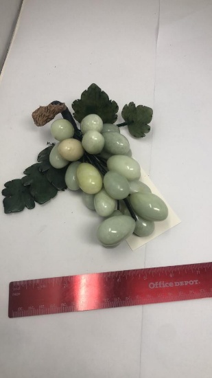 CHINESE VINTAGE JADE STONE CLUSTER GRAPES