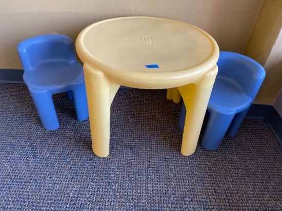 LITTLE TYKES BLOW MOLD TABLE & 2 CHAIRS.