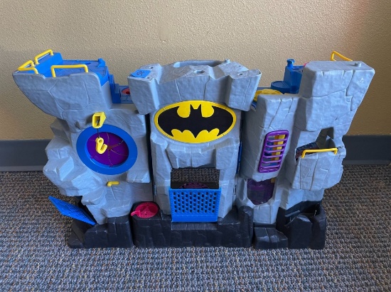 BATMAN IMAGINEXT HOUSE.