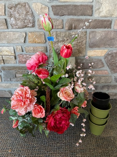 PINK FLORAL DISPLAY AND 4 SMALL POTS