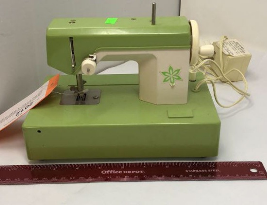 VINTAGE CHILDREN'S SEWING MACHINE