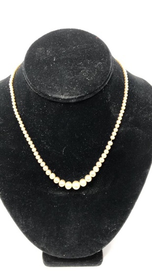 STERLING SILVER GRADUATED PEARL NECKLACE.