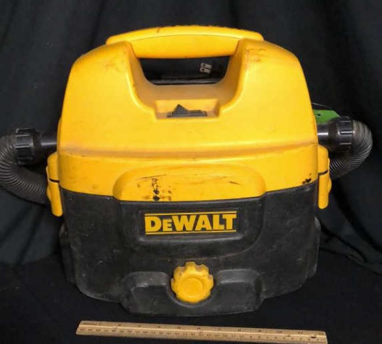 DEWALT WET/DRY VACUUM