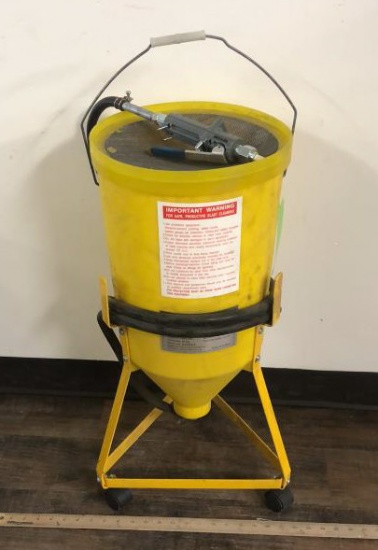 CENTRAL PNEUMATIC SANDBLASTER 50 BLS