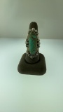 STERLING SILVER & TURQUOISE RING.