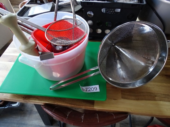 COMMERCIAL KITCHEN UTENSILS