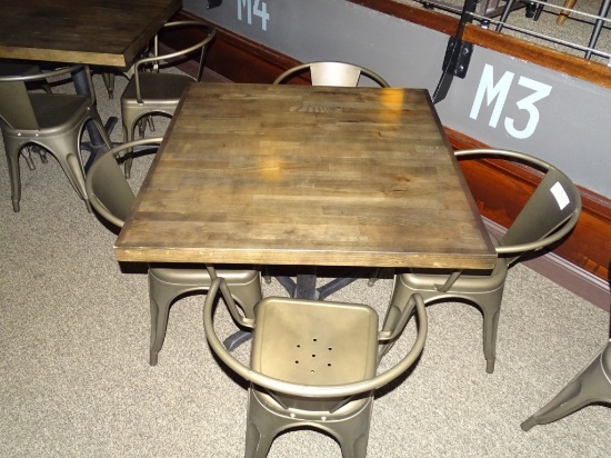 DISTRESSED RETAURANT TABLE & 4 METAL CHAIRS.