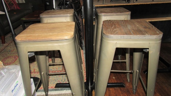4 INDUSTRIAL DESIGN BAR STOOLS.