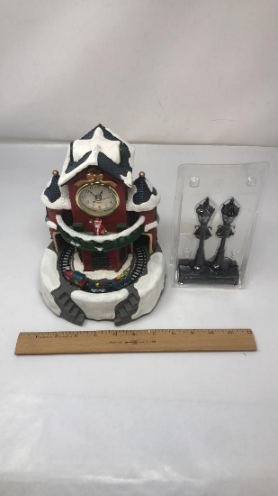 SANTA'S WORKSHOP CHRISTMAS CLOCK