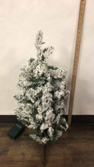 22" PRE-LIT SNOW COVERED TREE