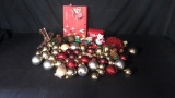ASSORTMENT OF ROUND ORNAMENTS