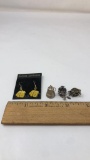 14KT GOLD WIRE EARRINGS, CHARMS & PIN.