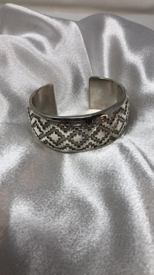 NAVAJO STERLING SILVER CUFF BRACELET SIGNED 70G