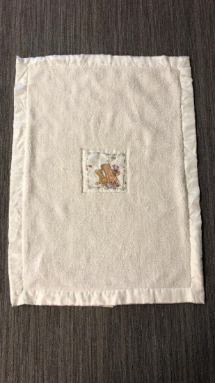 CLASSIC WINNIE THE POOH & FRIENDS BABY BLANKET