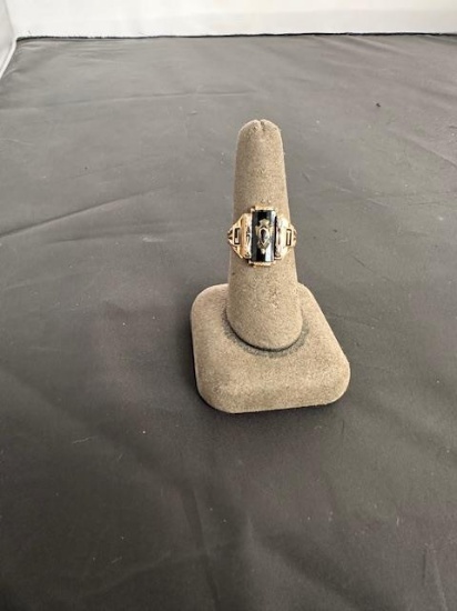 10K YELLOW GOLD AND ONYX CLASS RING 5G