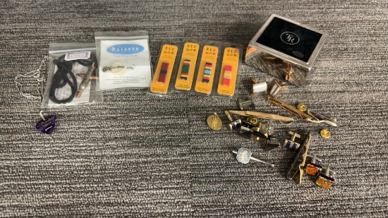 COLLECTION OF JEWELRY, CUFF LINKS, & INSIGNIAS
