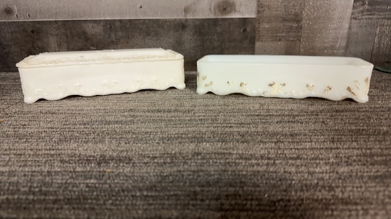 DITHRIDGE VICTORIAN MILK GLASS GLOVE/TIE BOX