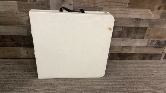 LIFETIME COLLAPSIBLE PLASTIC TABLE.