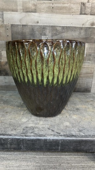 LARGE TERRACOTTA POT.