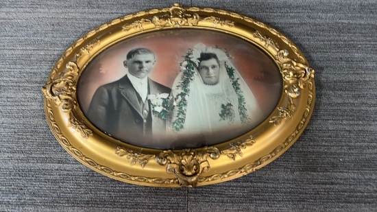 ANTIQUE OVAL BUBBLE GLASS FRAME