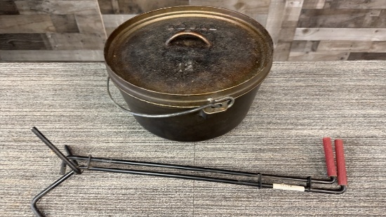 VTG LODGE #12 CAST IRON 3-FOOTED CAMP DUTCH OVEN