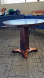 ANTIQUE OVAL WOOD PARLOR TABLE.