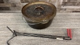 VTG LODGE #12 CAST IRON 3-FOOTED CAMP DUTCH OVEN