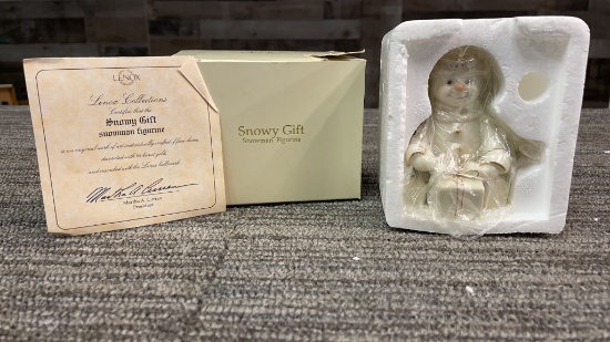 LENOX SNOWY GIFT "SNOWMAN FIGURINE"