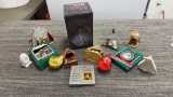 MANGER / NATIVITY SCENE ORNAMENTS & DECOR