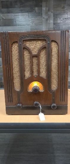 VTG RCA TOMBSTONE TUBE RADIO MODEL T6-9