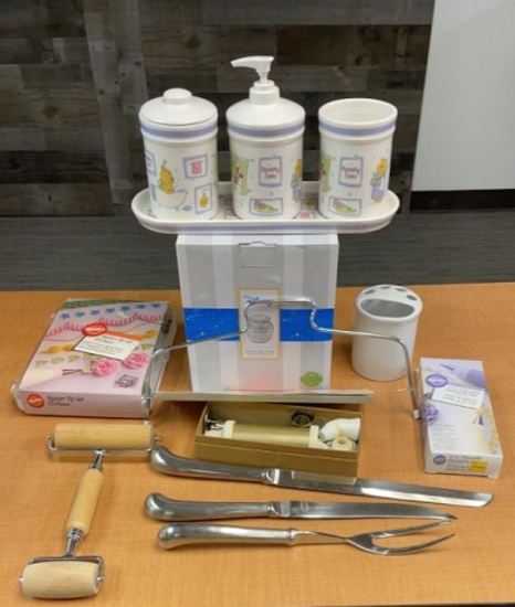 SCENTSY POOH HONEY POT & CAKE DECORATING ITEMS