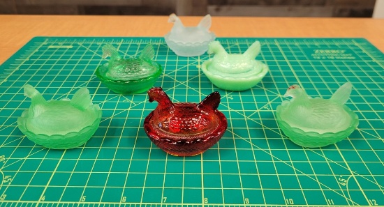 VTG DEPRESSION GLASS HEN ON NEST SALT CELLARS
