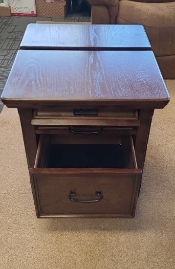 SQUARE MEDIA END TABLE