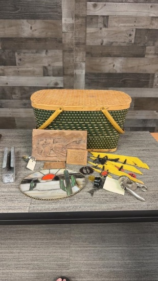 HAWKEYE PICNIC BAKSET, METAL PLAQUES, & MORE