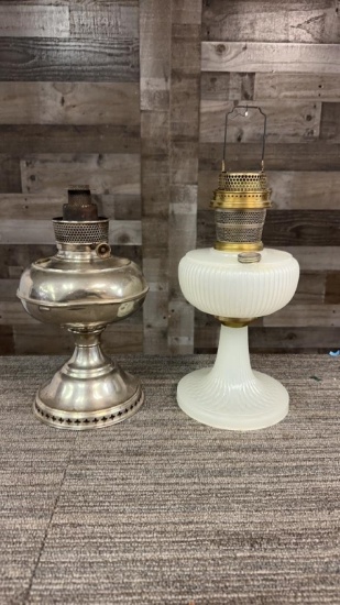 ALADDIN MODEL B BURNER WHITE MOONSTONE OIL LAMP