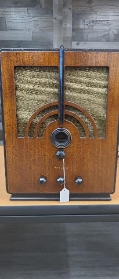 VTG PHILCO TOMBSTONE TUBE RADIO MODEL 66