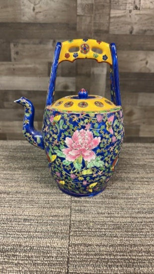 ANTIQUE LARGE CHINESE PORCELAIN TEAPOT