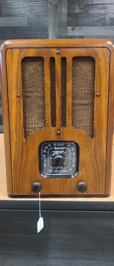VTG ZENITH TOMBSTONE TUBE RADIO MODEL 5R135