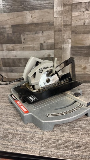 BLACK & DECK  CIRCULAR SAW & MITER MAKER