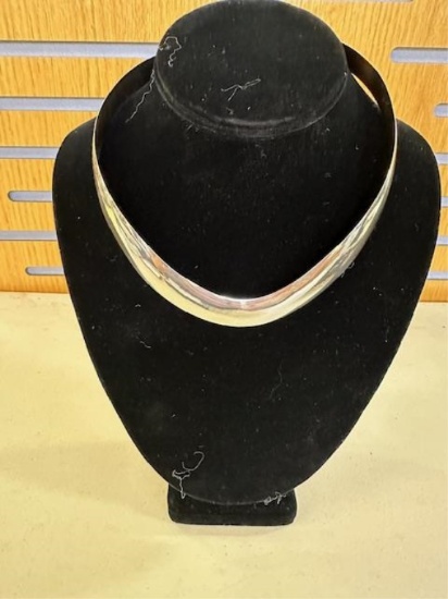 "P.B. STERLING" HEART SHAPED COLLAR NECKLACE