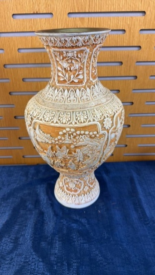 WHITE CINNABAR VASE