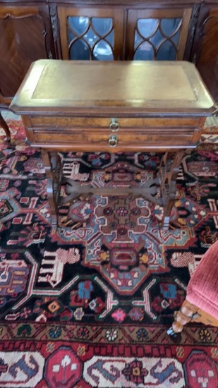 ANTIQUE VICTORIAN SEWING STAND