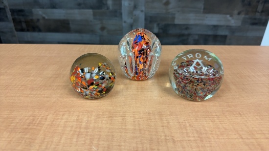 VTG HAND BLOWN GLASS ART PAPERWEIGHTS