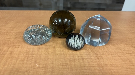 VTG HAND BLOWN GLASS ART PAPERWEIGHTS