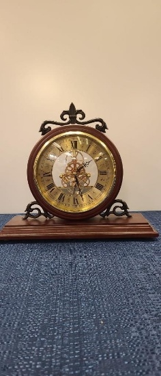 WOODEN MANTEL DESK CLOCK