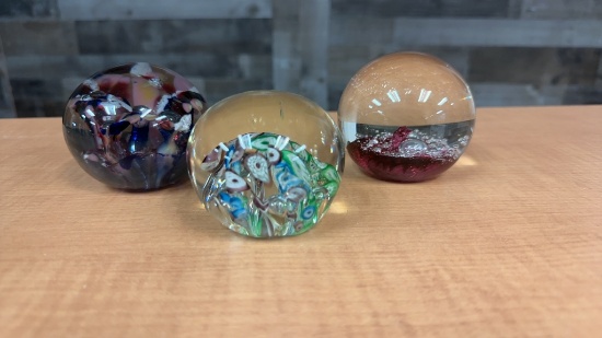 VTG HAND BLOWN GLASS ART PAPERWEIGHTS